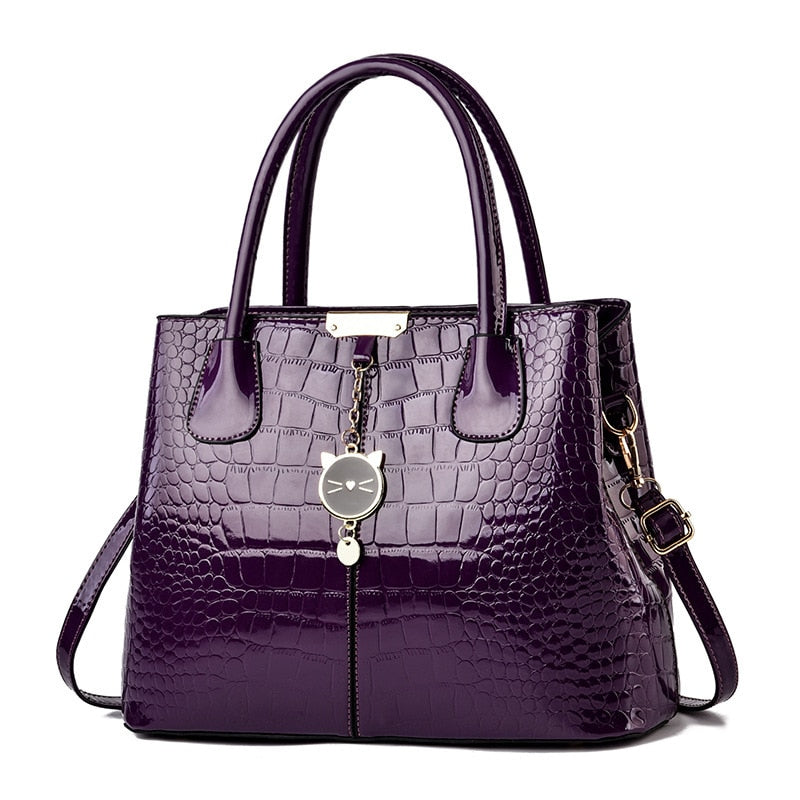 UnWritten Style — “Boss Status” Croc-Embossed Handbag eprolo