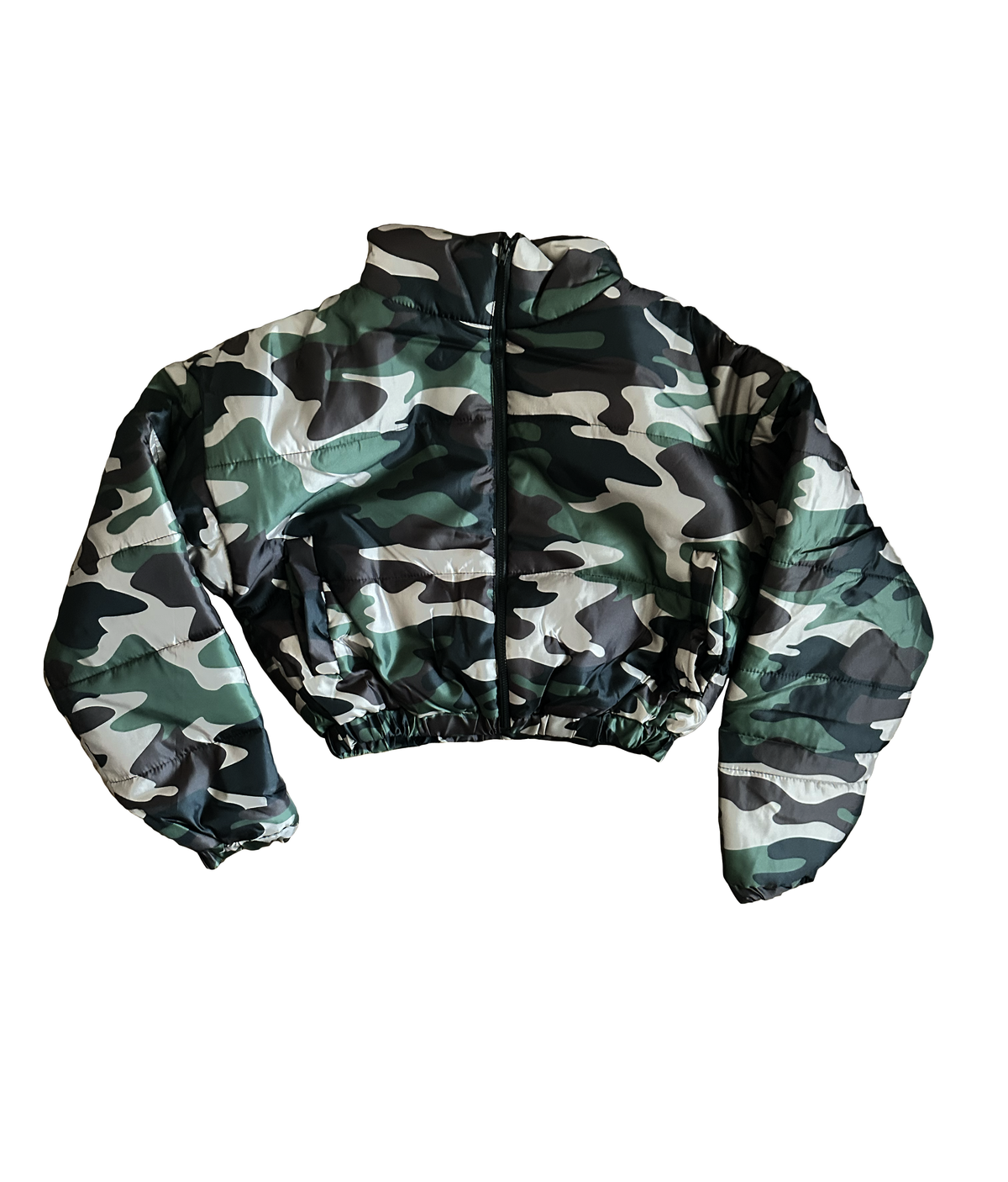 🪖 UnWritten Style — Camo Attitude Cropped Puffer